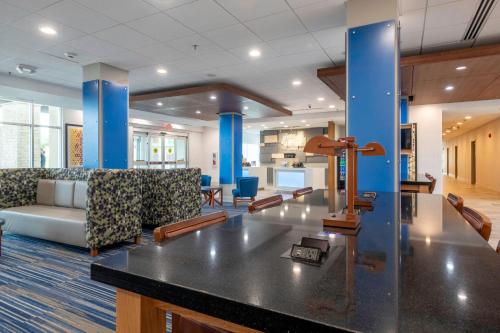 Holiday Inn Express And Suites Staunton,Mint Spring>>Jolivue,2 star
