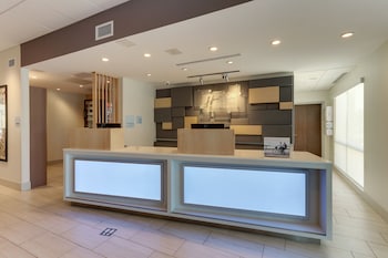 holiday inn express and suites roanoke civic center