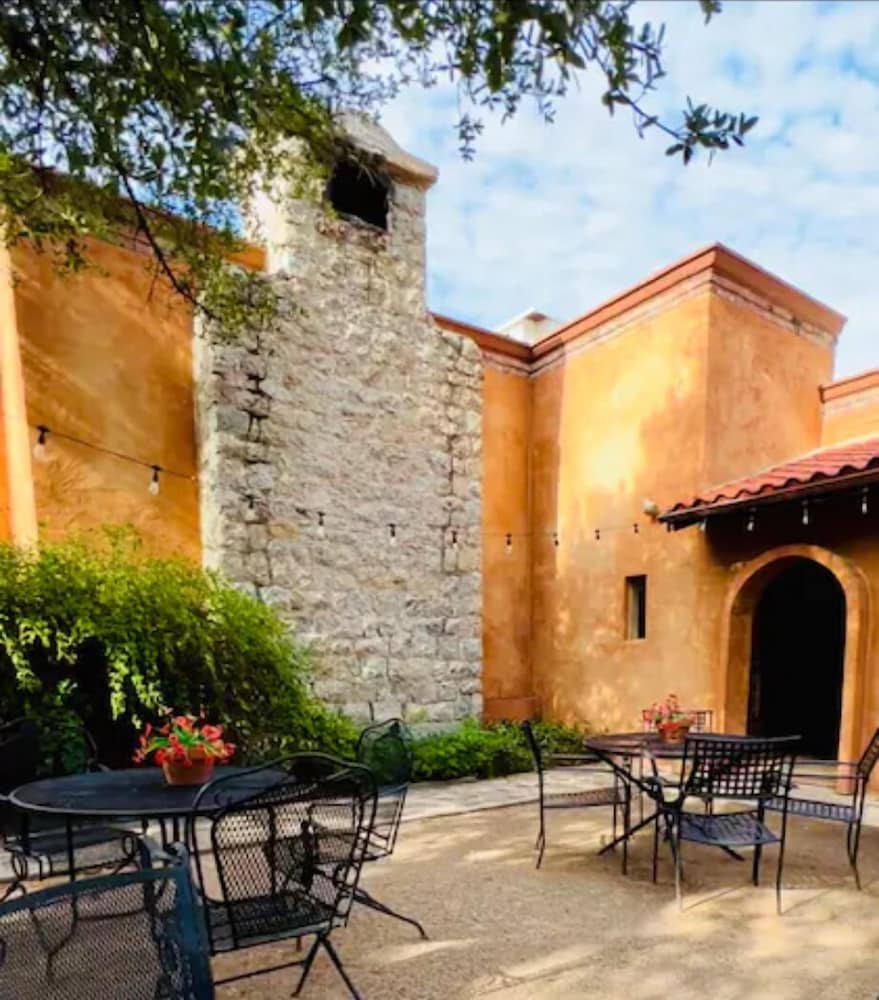 El Rancho Robles,1170 North Rancho Robles Road Oracle Arizona 85623,2.5 star