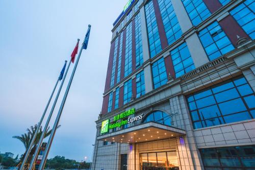 holiday inn express pengzhou downtown an ihg hotel