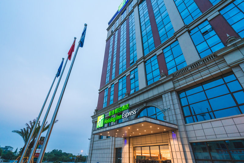 holiday inn express pengzhou downtown an ihg hotel