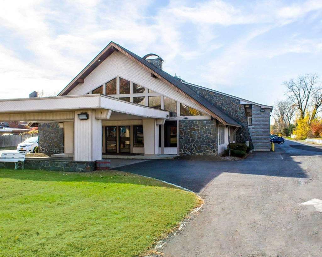 econo lodge inn and suites colonie center mall