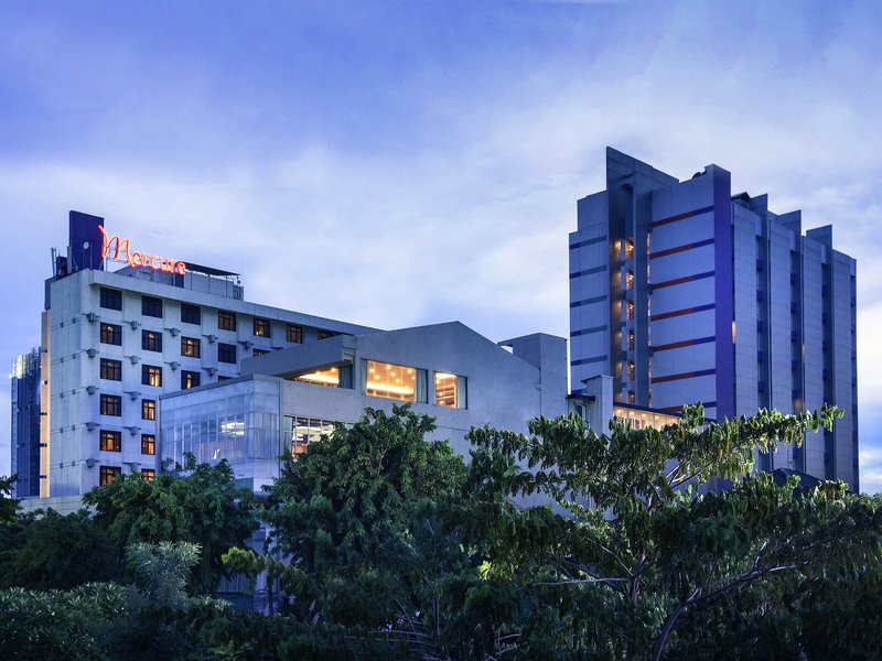 mercure surabaya grand miram