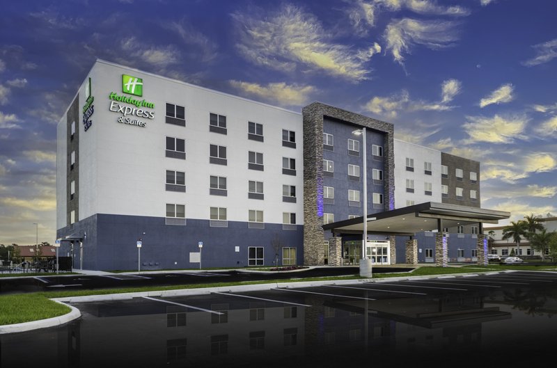 holiday inn express and suites fort myers airport