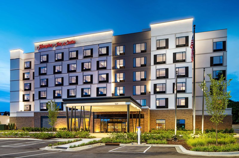 hampton inn and suites raleigh midtown