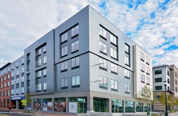 hampton inn salem boston