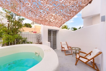 The Muse Of Santorini - Hot Tub Suites,Santorini>>Messaria,3 star