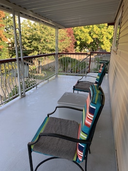 Orchid House By Elevate Rooms,Richmond>>British Columbia,2.5 star