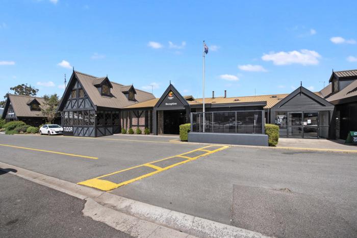 Olde Tudor Hotel,Launceston>>Hobart,3.5 star