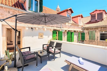 L U X E Collection,Rodrigina 1 21000 Split,1 star