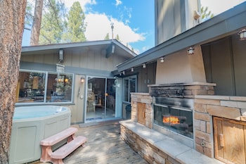 Moonridge Manor,Big Bear Lake>>Big Bear City,4.5 star