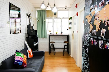 Tempo Inn-Cozy At National Court,Kowloon>>Hong Kong,2.5 star
