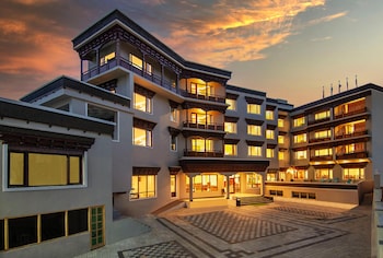 Hotel Kesaar Palace,Fort Road,3 star