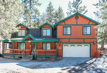 Alpine Escape By Big Bear Cool Cabins,,3 star