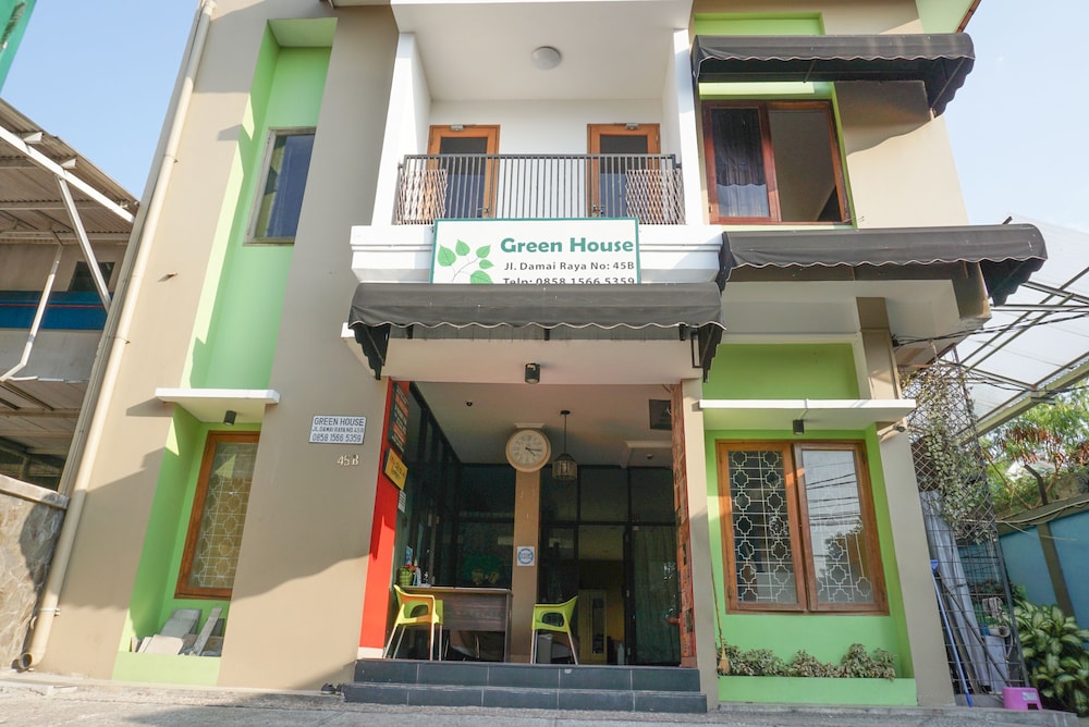 Residences By Reddoorz Near Kemang Square,South Jakarta>>Jakarta,3 star