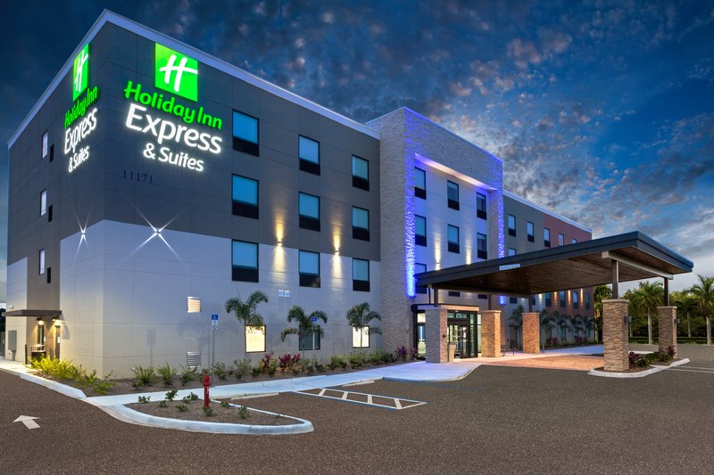 Holiday Inn Express & Suites Ft Myers Beach-Sanibel Gateway,Estero>>Cape Coral,2.5 star