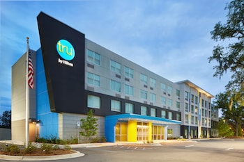 tru by hilton charleston airport