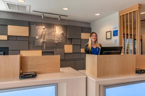 Holiday Inn Express And Suites Carlisle Southwest I-81,Harrisburg>>Carlisle,2.5 star