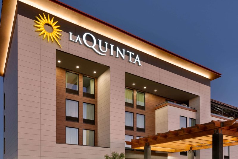 La Quinta Inn & Suites Santa Rosa Sonoma,Santa Rosa>>California,2.5 star