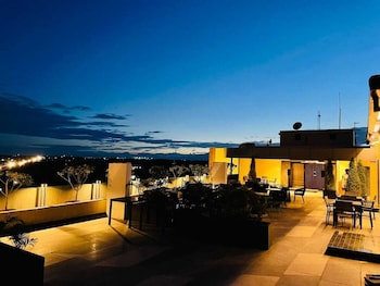 Amika Hotel Madurai Near Airport,Sholavandan>>Madurai,4 star