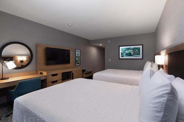 hampton inn and suites watertown boston