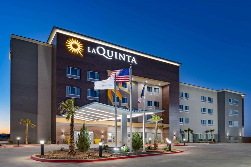 La Quinta Inn & Suites By Wyndham Fort Stockton Northeast,Pecos>>Fort Stockton,2.5 star