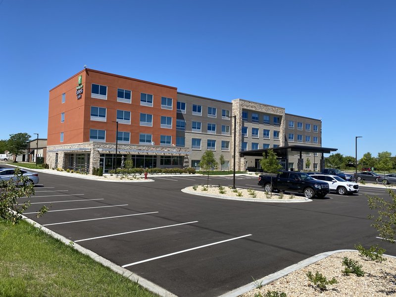 Holiday Inn Express & Suites Madison W - Middleton,Madison>>Dane,2.5 star