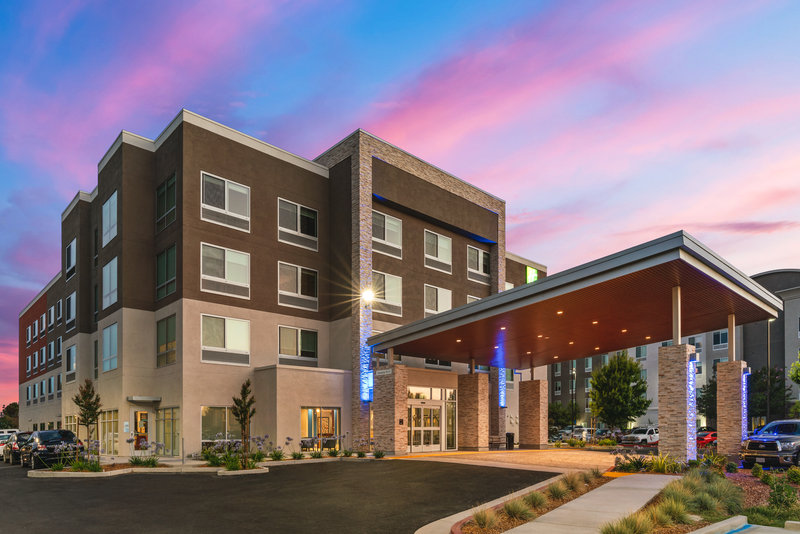 Hol. Inn Exp.  Suisun City Napa Valley Area,,2.5 star