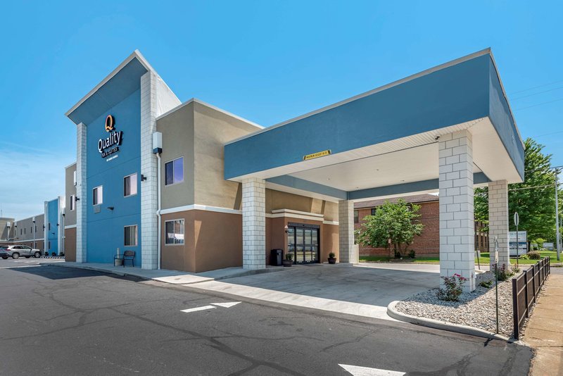 Quality Inn & Suites Evansville Downtown,Indiana>>Evansville,2.5 star