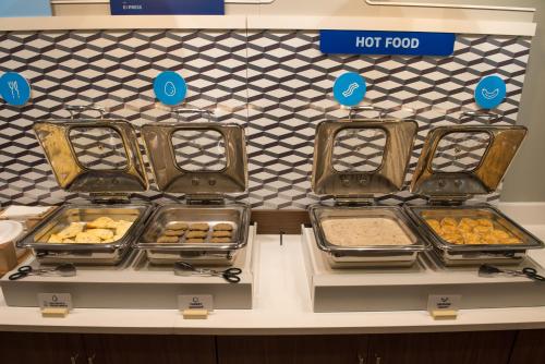 holiday inn express and suites dayton north vandalia