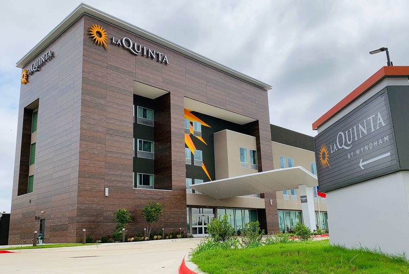 La Quinta Inn & Suites By Wyndham-Red Oak Tx Ih-35E