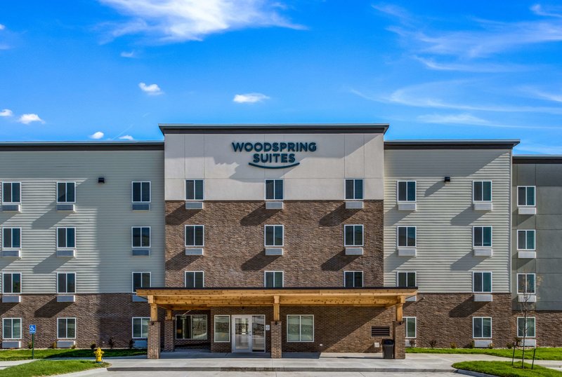 woodspring suites west des moines