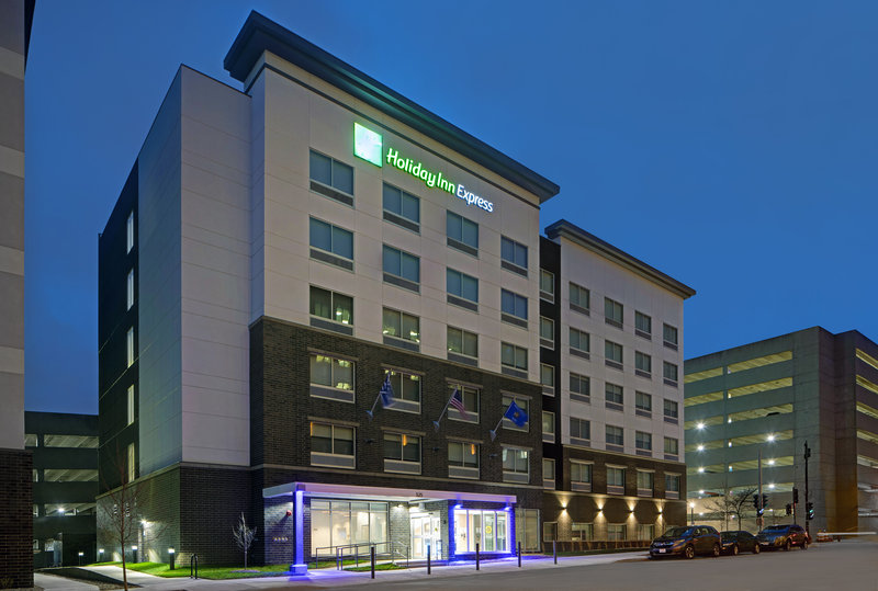 holiday inn express milwaukee downtown an ihg hotel