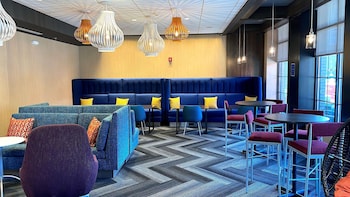 tru by hilton baltimore harbor east md