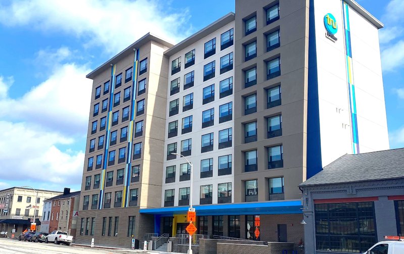tru by hilton baltimore harbor east md