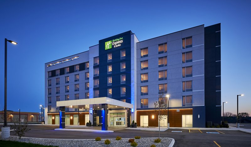 Holiday Inn Express & Suites Lakeshore Tecumseh,Hamilton>>Essex,2.5 star