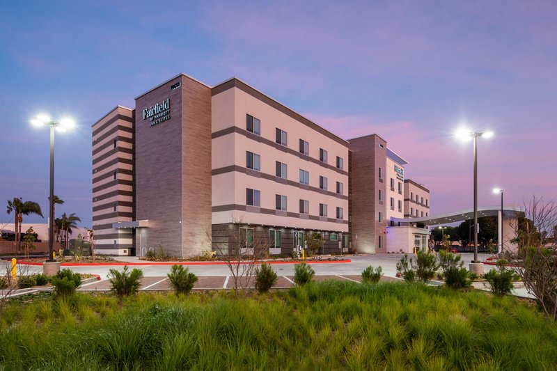 Fairfield Inn & Suites By Marriott Anaheim Los Alamitos,Long Beach>>Hawaiian Gardens,2.5 star