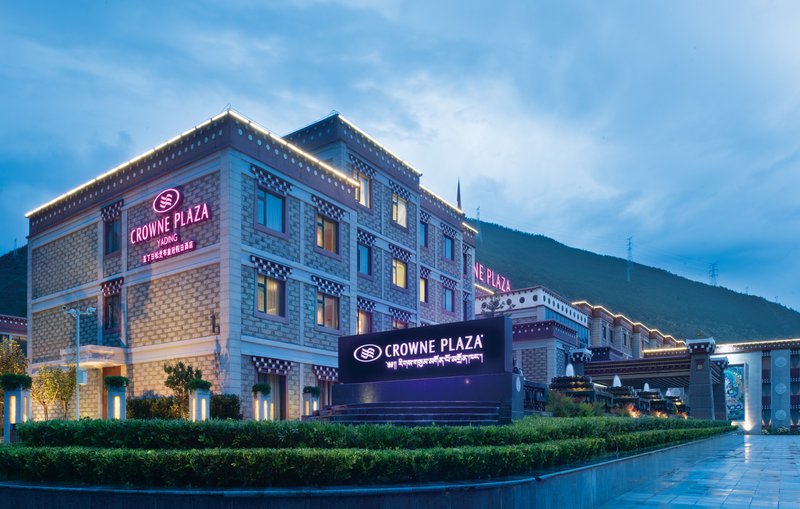 crowne plaza yading an ihg hotel