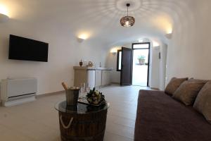 Aegean Mist Luxury Suites,Megalochori>>Fira,1 star