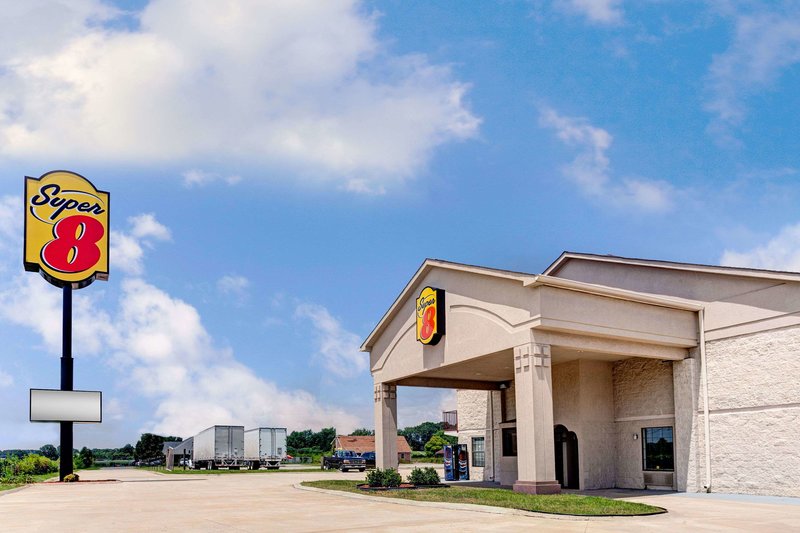 super 8 by wyndham clarksville east