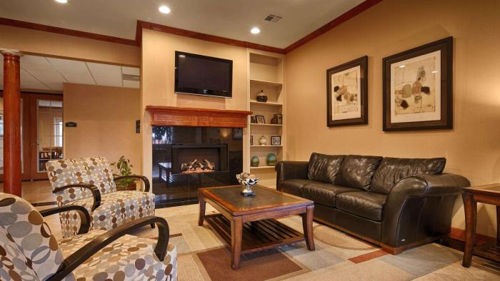 Best Western Cleveland Inn & Suites,Conroe>>Cleveland,2.5 star