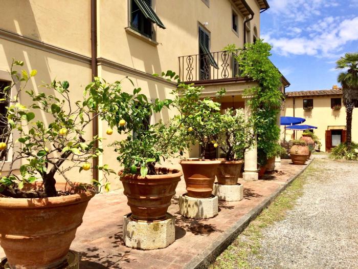 Agriturismo La Palazzina,Near Temple Of Minerva Medica,3 star