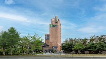holiday inn express shenzhen north station an ihg hotel