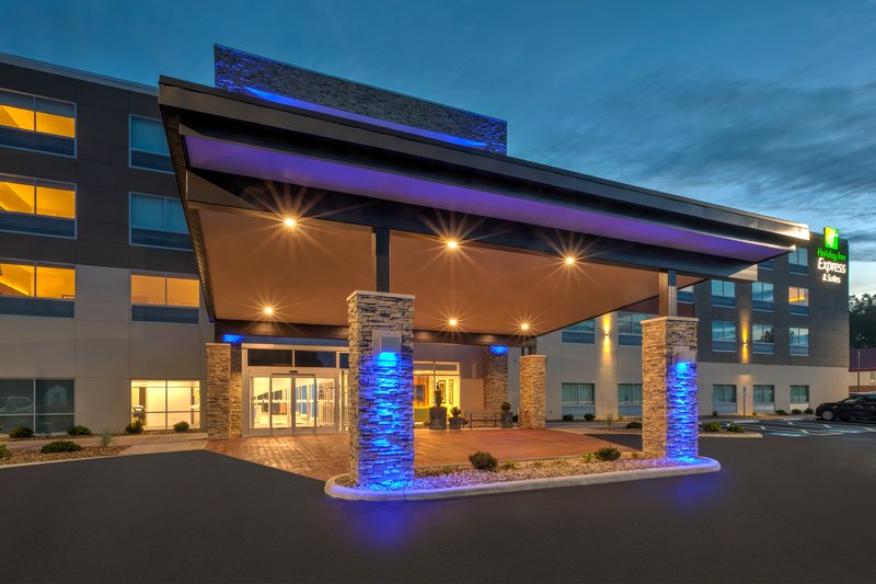 Holiday Inn Express & Suites - Milan - Sandusky Area,Milan>>Avery,2.5 star