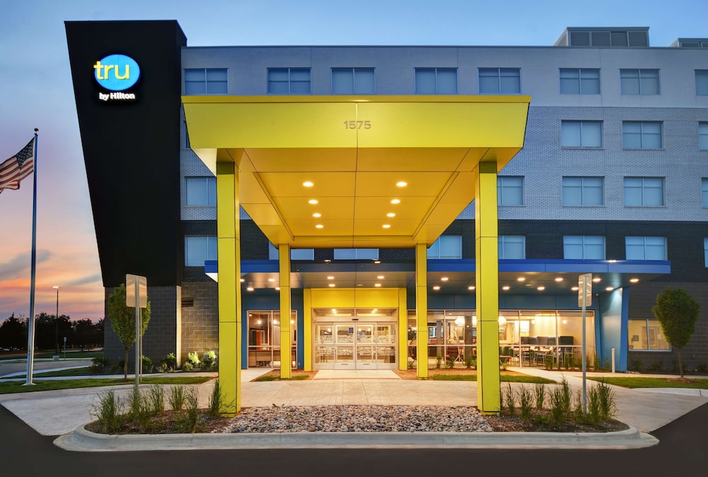 tru by hilton troy detroit