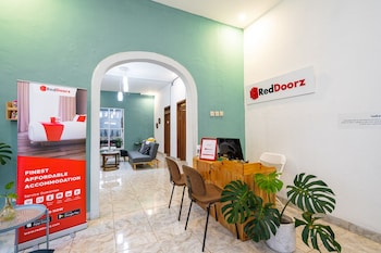 reddoorz near exit toll tanah baru bogor