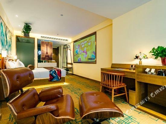 room-image