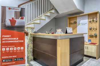 reddoorz near sindu kusuma edupark 2