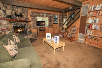Cardinal Ridge By Big Bear Cool Cabins,,3 star