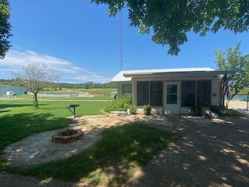 Cora S Cabins,Smith County>>Lindale,3 star